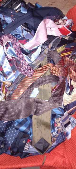 Corbatas, a elegir, 10€ (cada una).