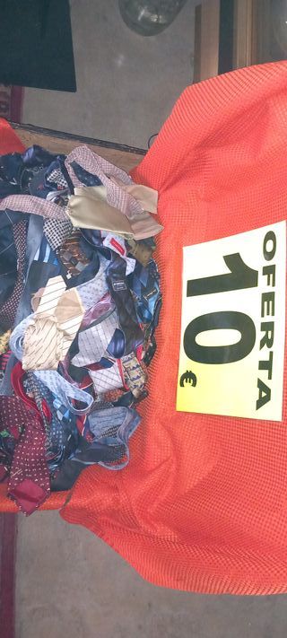 Corbatas, a elegir, 10€ (cada una).