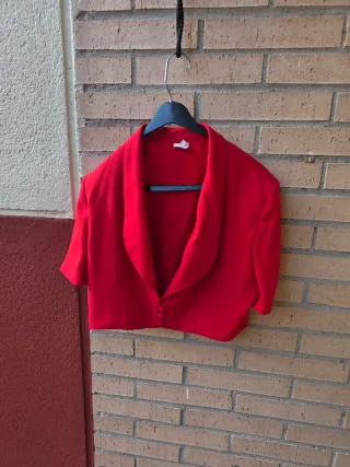 Vestido de fiesta con chaqueta a juego rojo vivo
