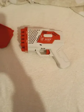 Pistola de burbujas roja