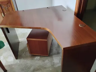 Scrivania ad angolo artigianale in legno