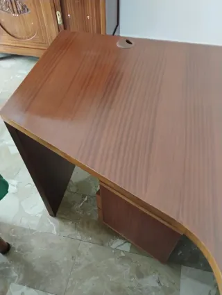 Scrivania ad angolo artigianale in legno