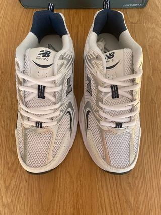 New Balance 530 Talla 43 Plata/Blanco