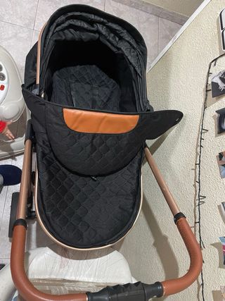 Carro de bebé negro y dorado
