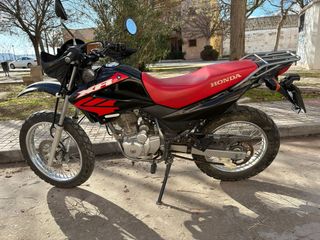 Honda XR 125 cc Negra y Roja