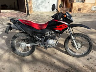 Honda XR 125 cc Negra y Roja