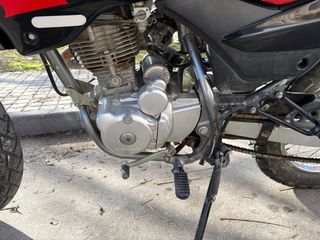 Honda XR 125 cc Negra y Roja