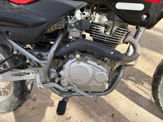 Honda XR 125 cc Negra y Roja