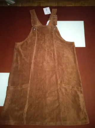 Ropa chica. Peto marrón talla S