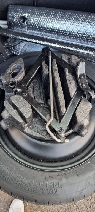 Rueda de repuesto Ford Focus MK2 + Gato