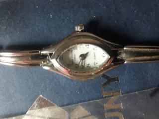 Reloj suizo vintage plata y blanco