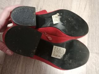 Botines rojos de tacón