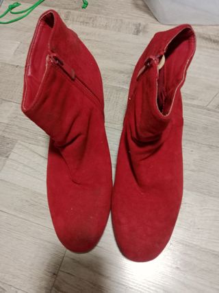 Botines rojos de tacón