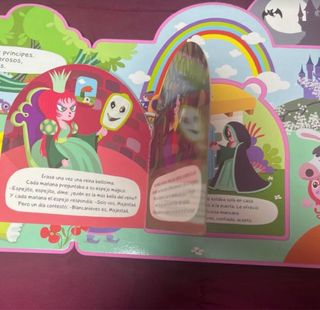 Cuentos: 4 mini-libros en el interior