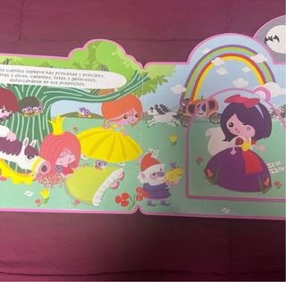 Cuentos: 4 mini-libros en el interior