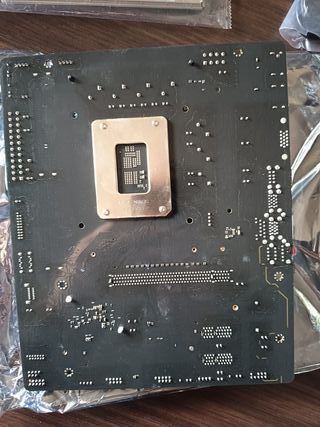 Conjunto placa ASRock B760M DDR5 + i5-12600Kf