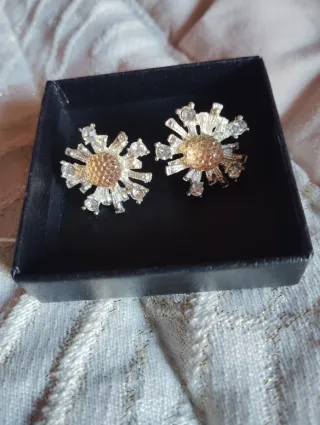 Pendientes vintage flor con pedrería