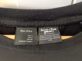 Camiseta Attack On Titan Negra Manga Corta