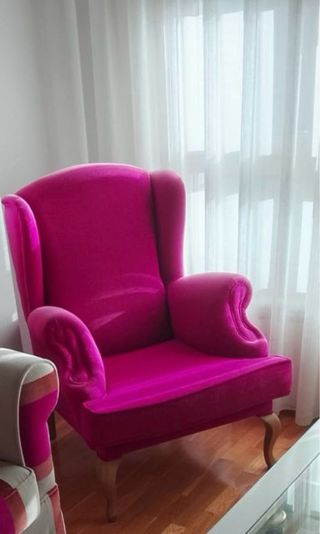 Butaca fucsia de terciopelo