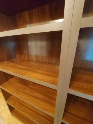 Estanterías de madera para despacho. Robustas.