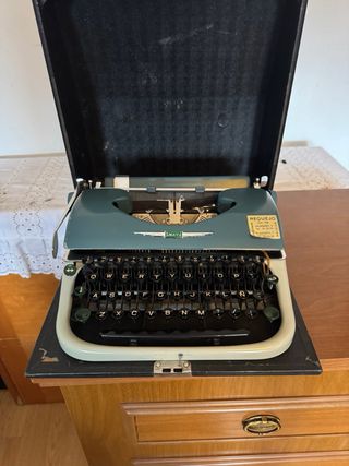 Máquina de escribir REQUEJO