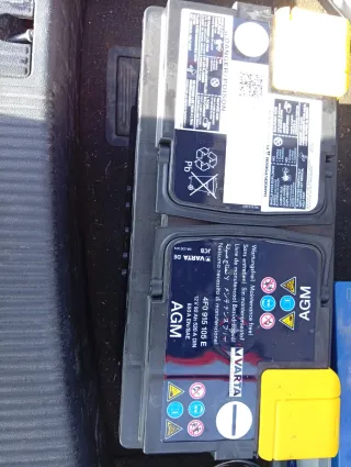 Batería AGM de coche segunda mano .nueva vale 240