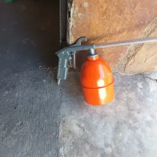 Pistola para petrolear naranja