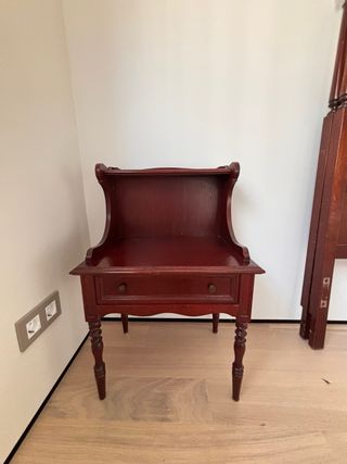 Dos cabeceros y mesitas de noche madera