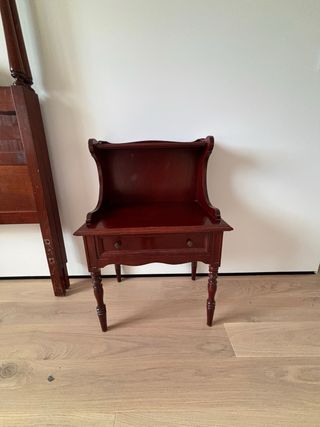 Dos cabeceros y mesitas de noche madera