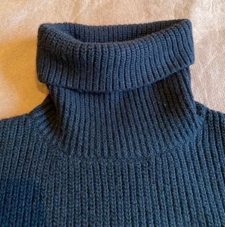 Jersey Monki cuello alto lana azul