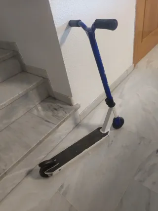 Patinete Scooter Azul y Blanco