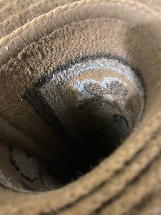 Alfombra de salón beige y marrón