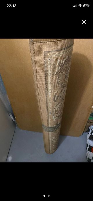 Alfombra de salón beige y marrón