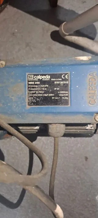 Bomba centrífuga con regulador de presión