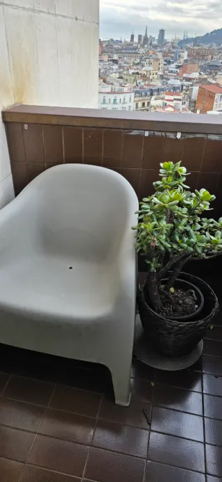 Sillón exterior blanco de plástico