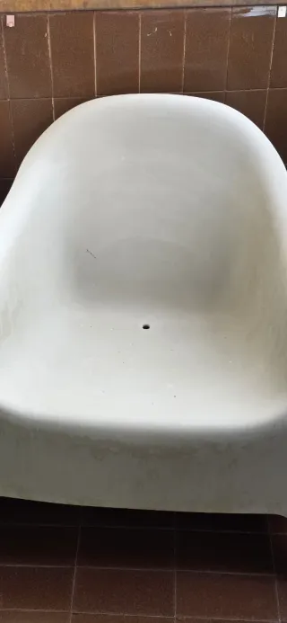 Sillón exterior blanco de plástico