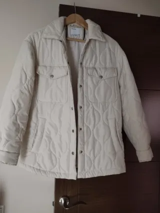 Chaqueta acolchada Bershka blanca Talla M