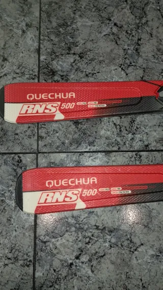 Esquís con fijaciones