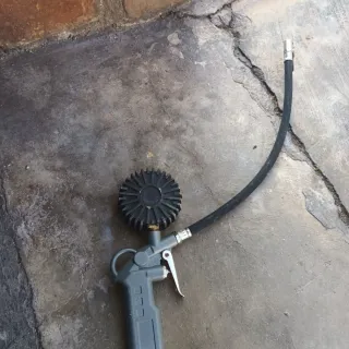 Pistola inflador neumáticos con manómetro