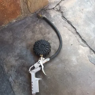 Pistola inflador neumáticos con manómetro