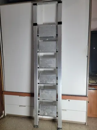 Escalera plegable aluminio 6 peldaños gordos.