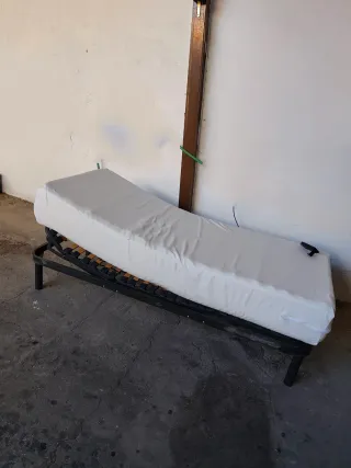 Cama articulada metálica y madera