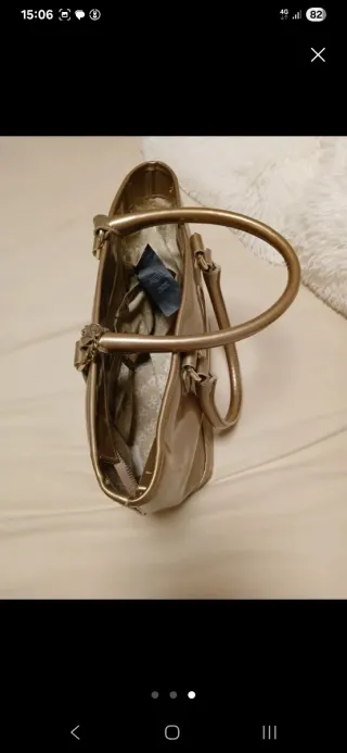 Bolso Guess Dorado Grande