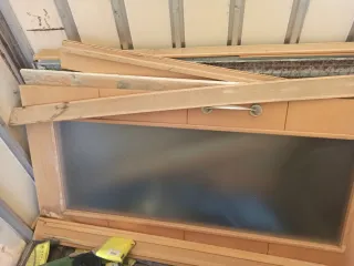 Puerta de madera con cristal empotrable y correder