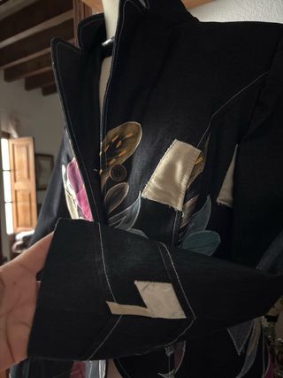 Blazer vaquero con diseño artístico. 44 siendo M