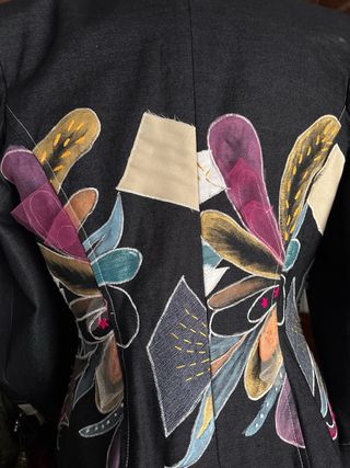 Blazer vaquero con diseño artístico. 44 siendo M