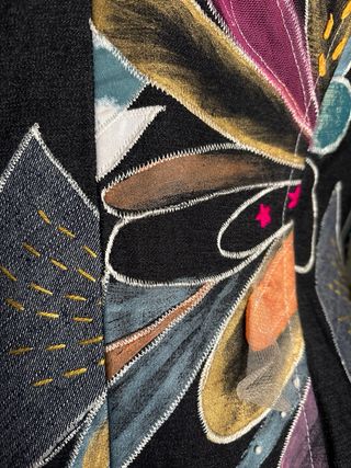 Blazer vaquero con diseño artístico. 44 siendo M