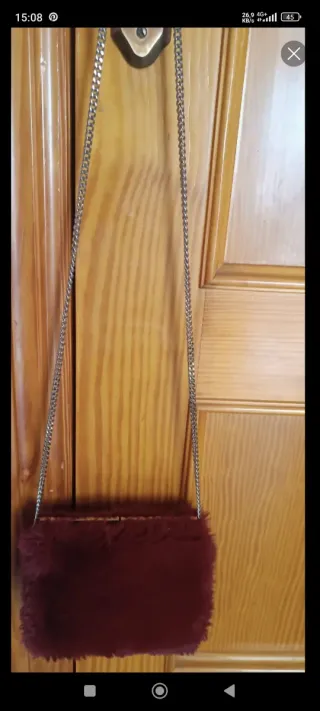 Bolso de fiesta pelo rojo y cadena plateada