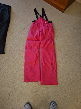Pantalones de esquí rosas con tirantes