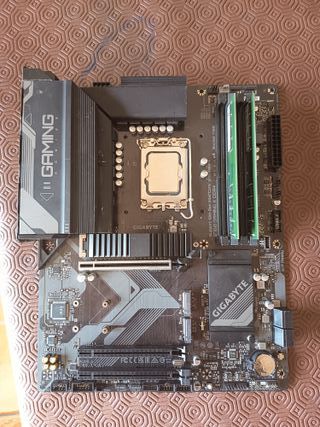 Placa Gigabyte B760 Gaming X + i5-12600Kf + 16Gb